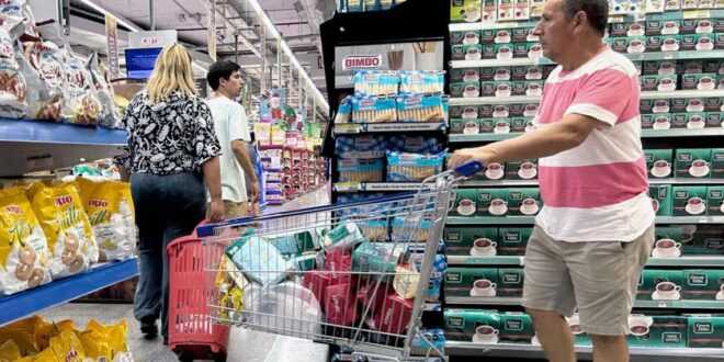 Inflación en Argentina alcanzaría 2% en septiembre mientras economía enfrenta recesión