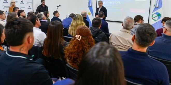 Rolando Figueroa presenta obras del presupuesto 2027 en gira provincial