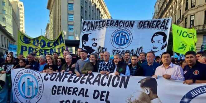 Salario Mínimo: CGT y CTA abandonan reunión, Milei define por decreto