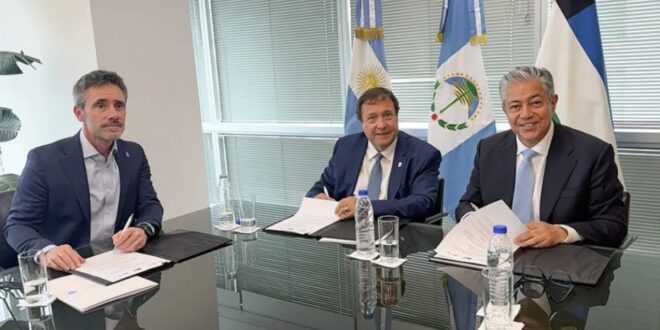 Neuquén y Río Negro firman convenio para planificar corredor a Vaca Muerta
