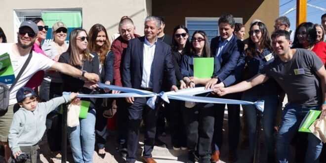 Neuquén: 102 familias más reciben las llaves de sus casas
