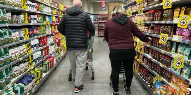 Encuesta: malestar social crece por situación económica en Argentina