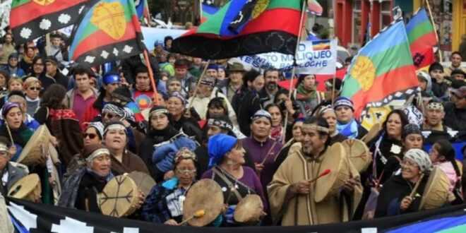 Pueblos originarios protestan contra conmemoración del Día de la Raza