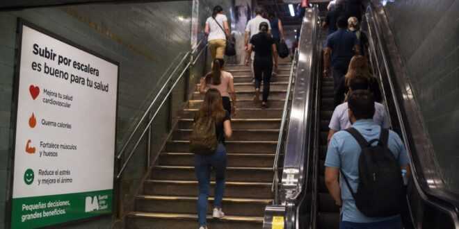Subir escaleras: el ejercicio accesible para vivir más años